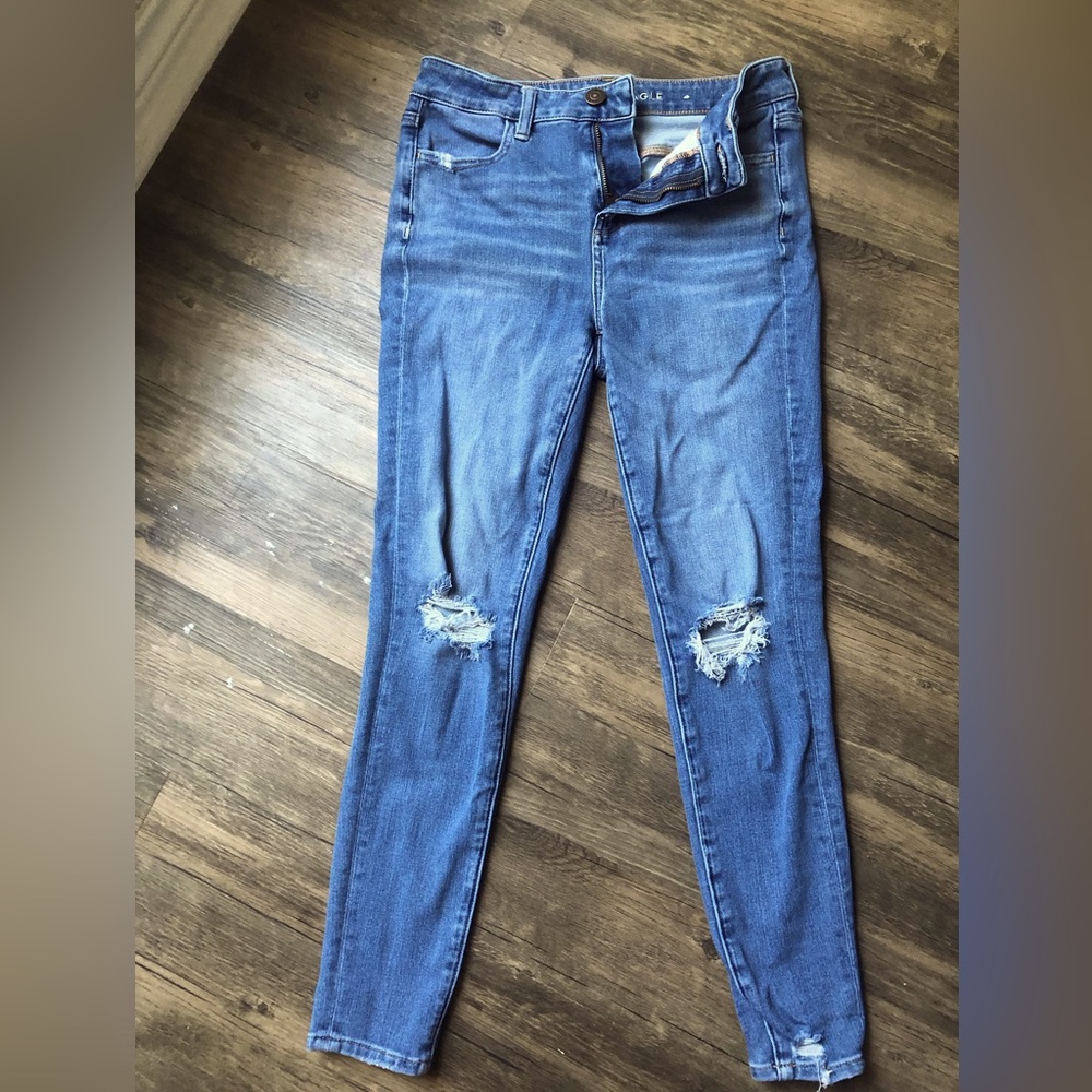 American Eagle skinny jeans with holes in the knees
